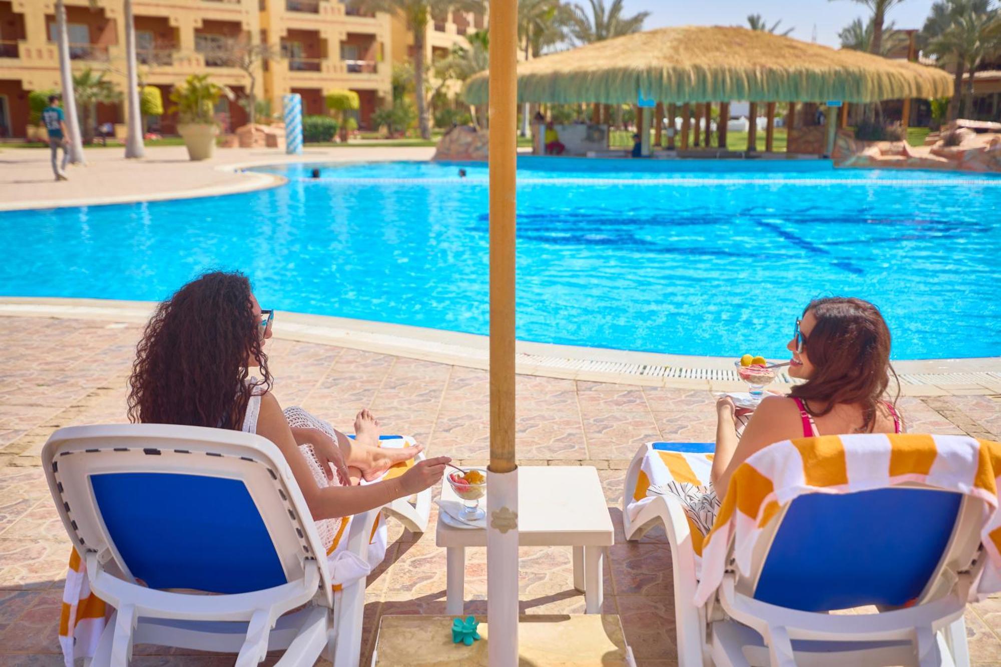 Swiss Pyramids Golf 5*