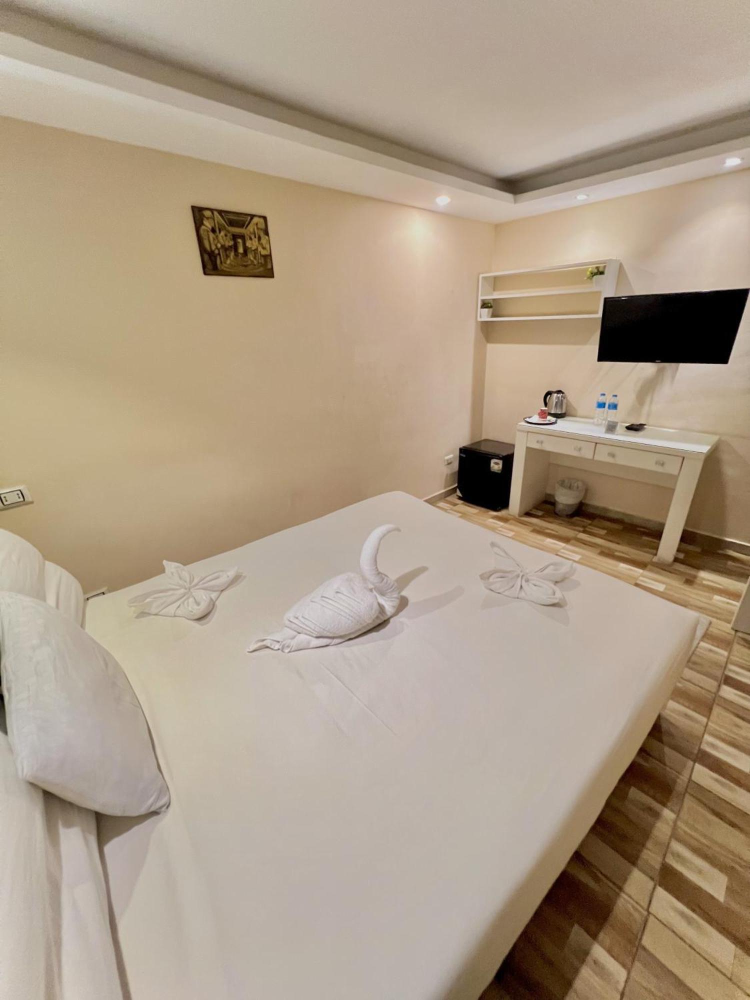 Turquoise Pyramids & Grand Egyptian Museum View 4* Kafrat al Jabal
