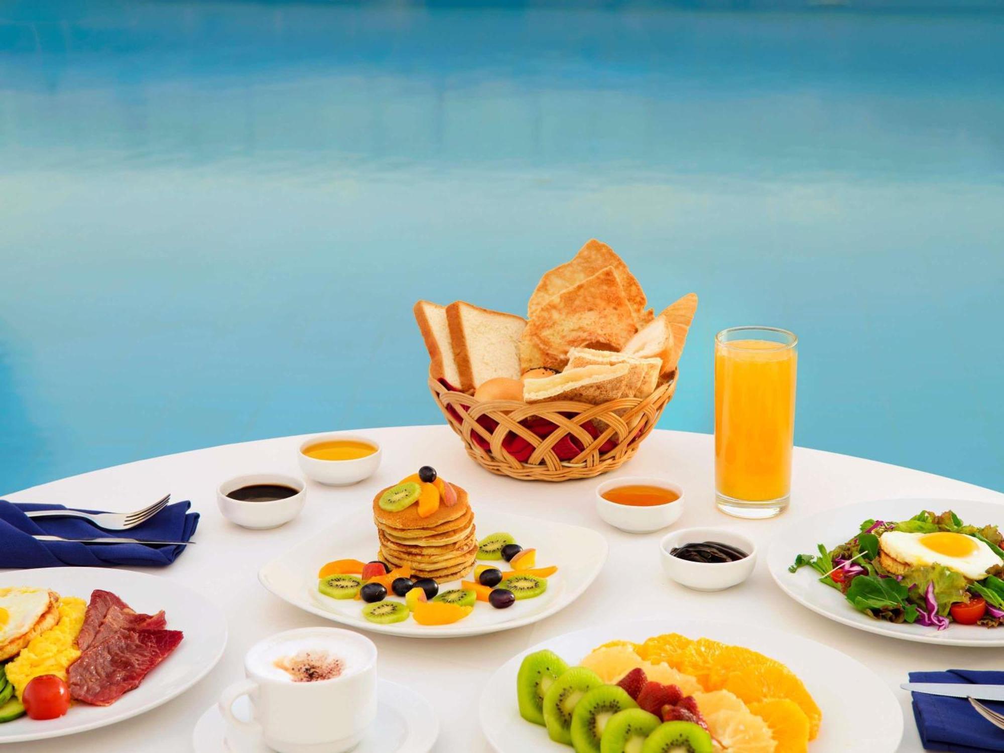 Novotel Airport Hotel 4*