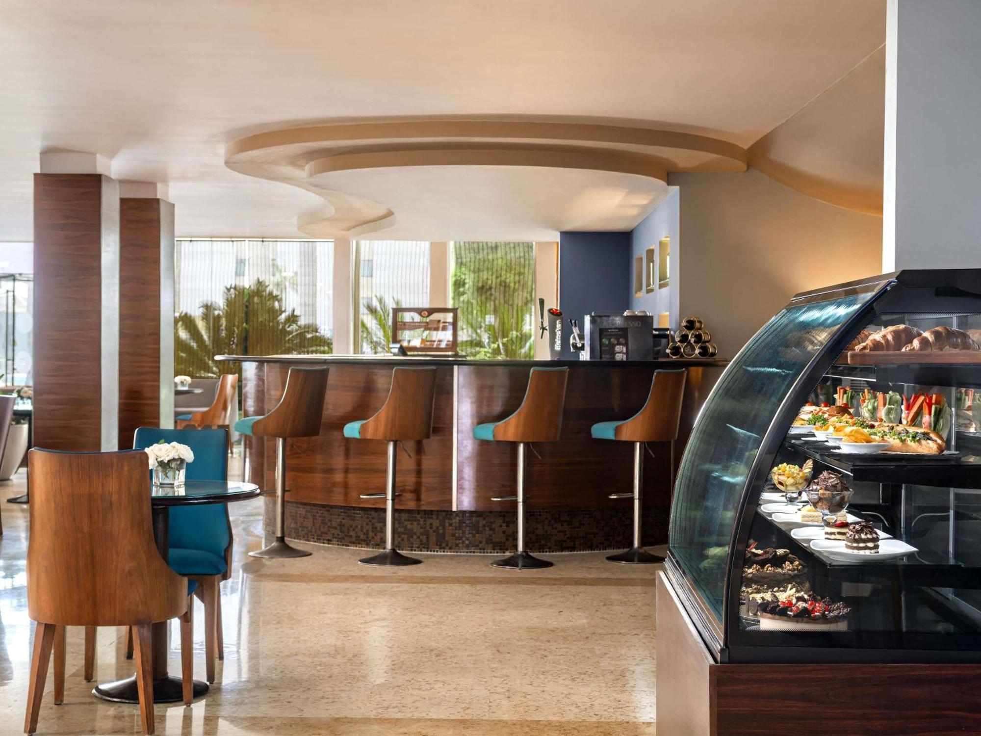 Hotel Novotel Airport 4*