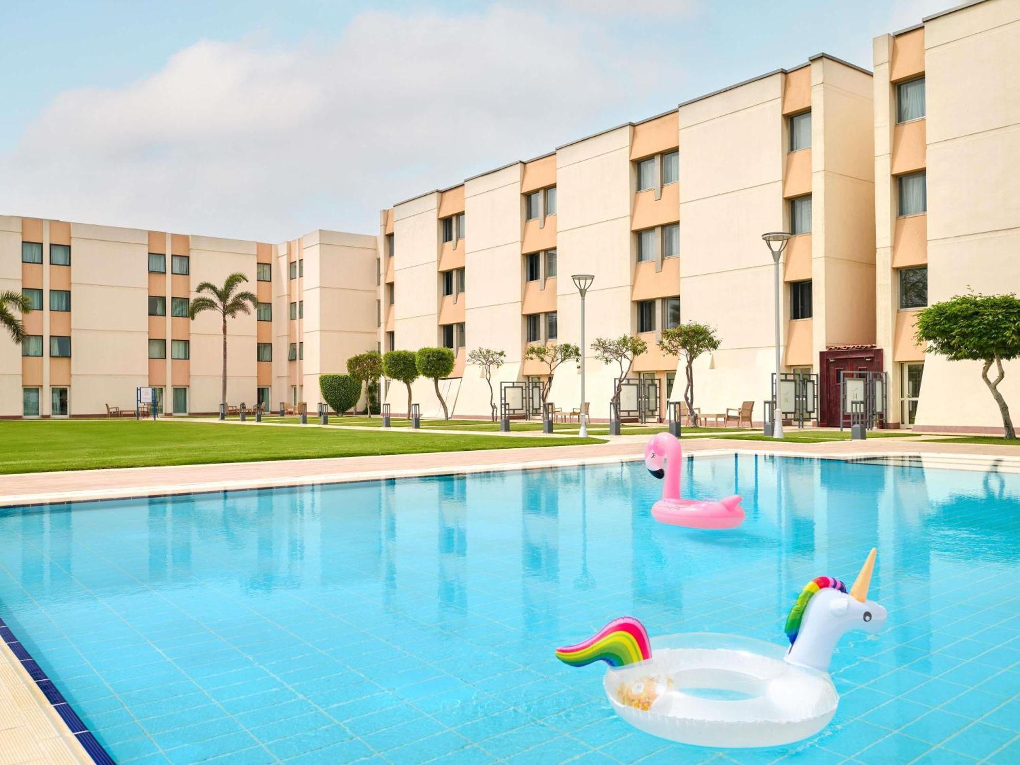 Novotel Airport 4*