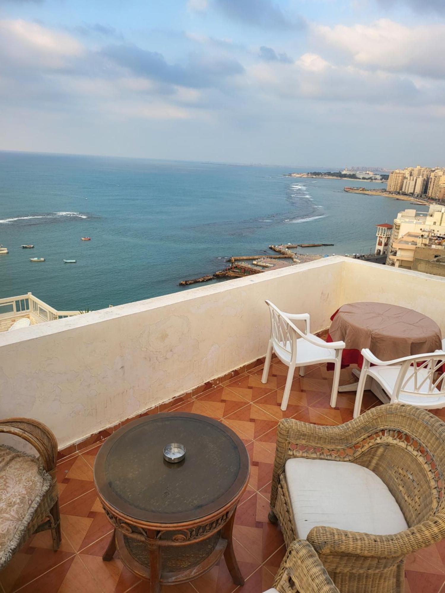 Apartment شقه فى ميامى بالاسكندريه مطله على البحر