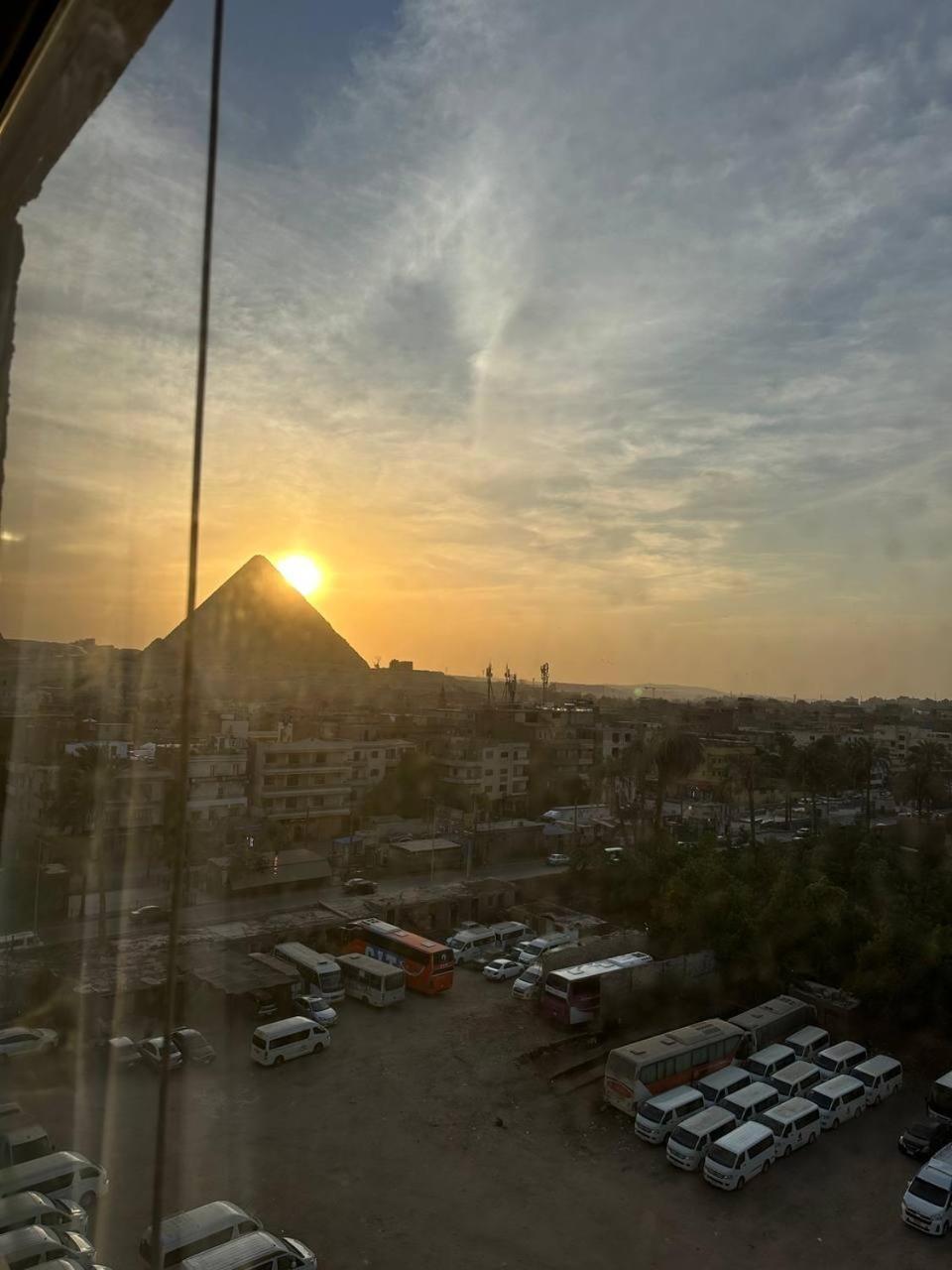 Moonlight Pyramids View Hotel 4*