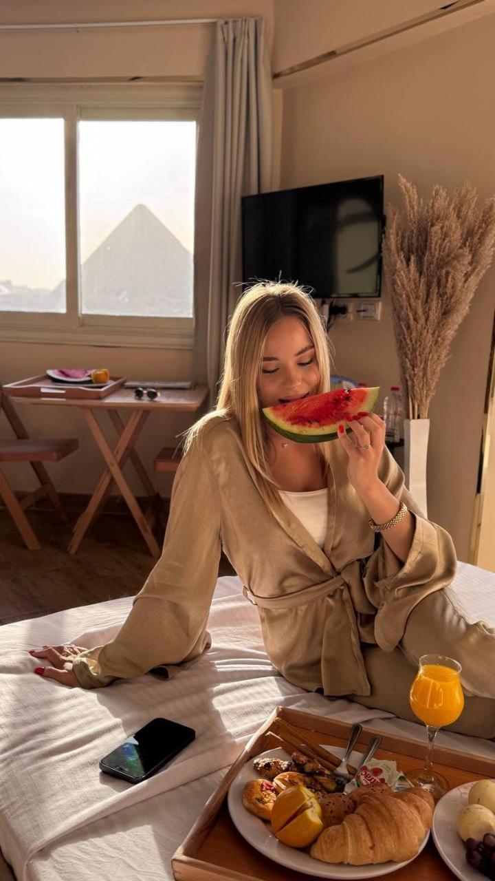 Moonlight Pyramids View Hotel