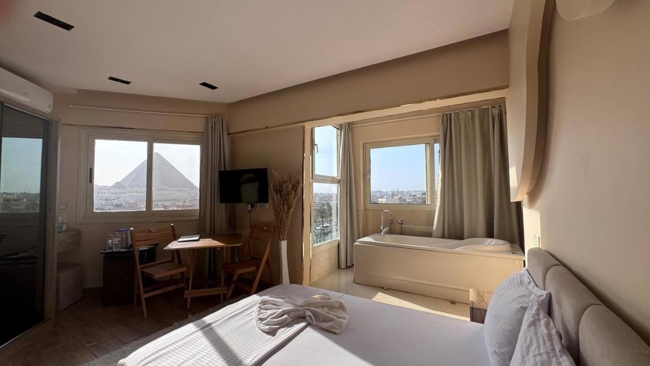 Moonlight Pyramids View Hotel 4*