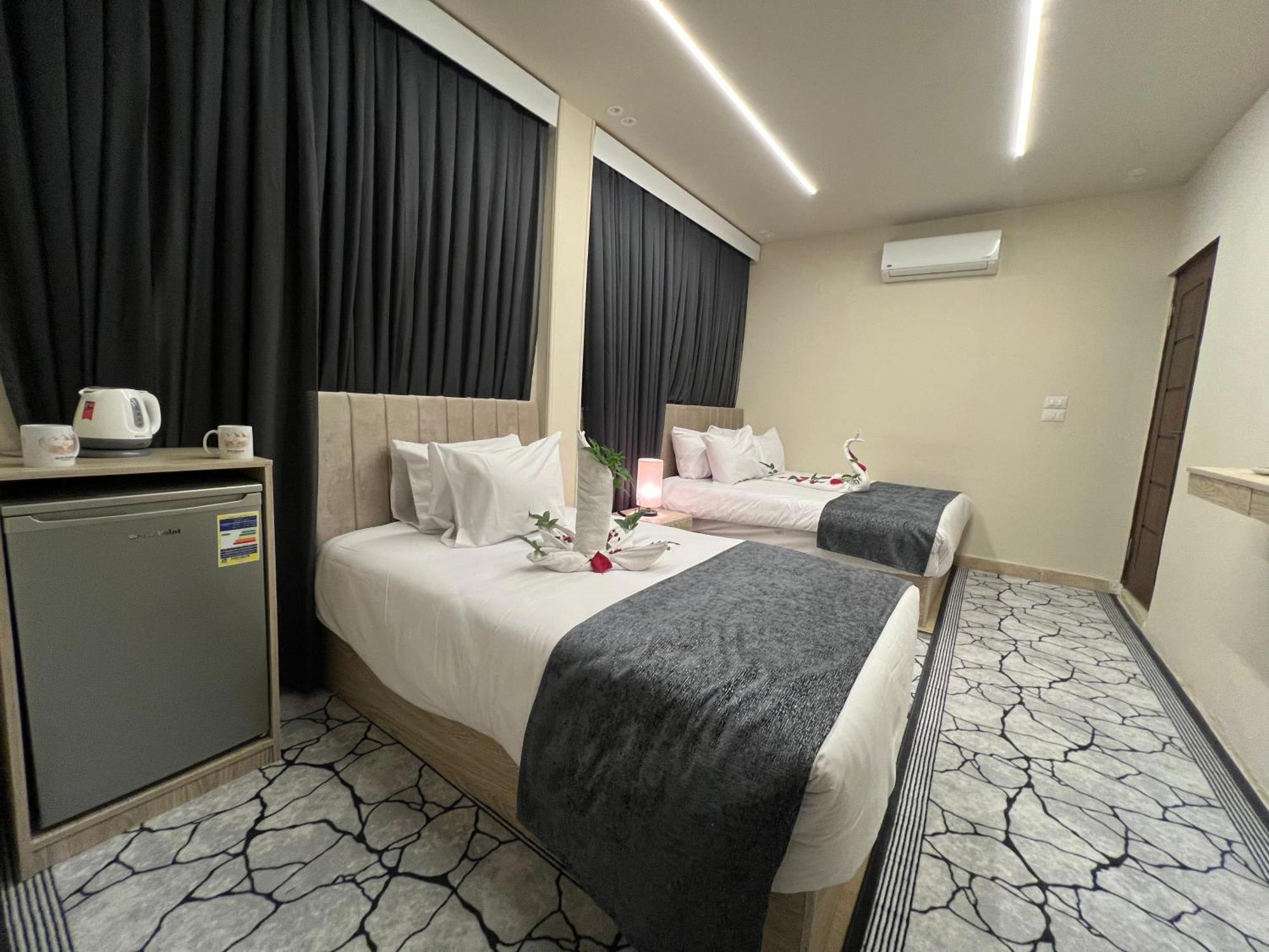 Hotel La Scarab Pyramids View Cairo
