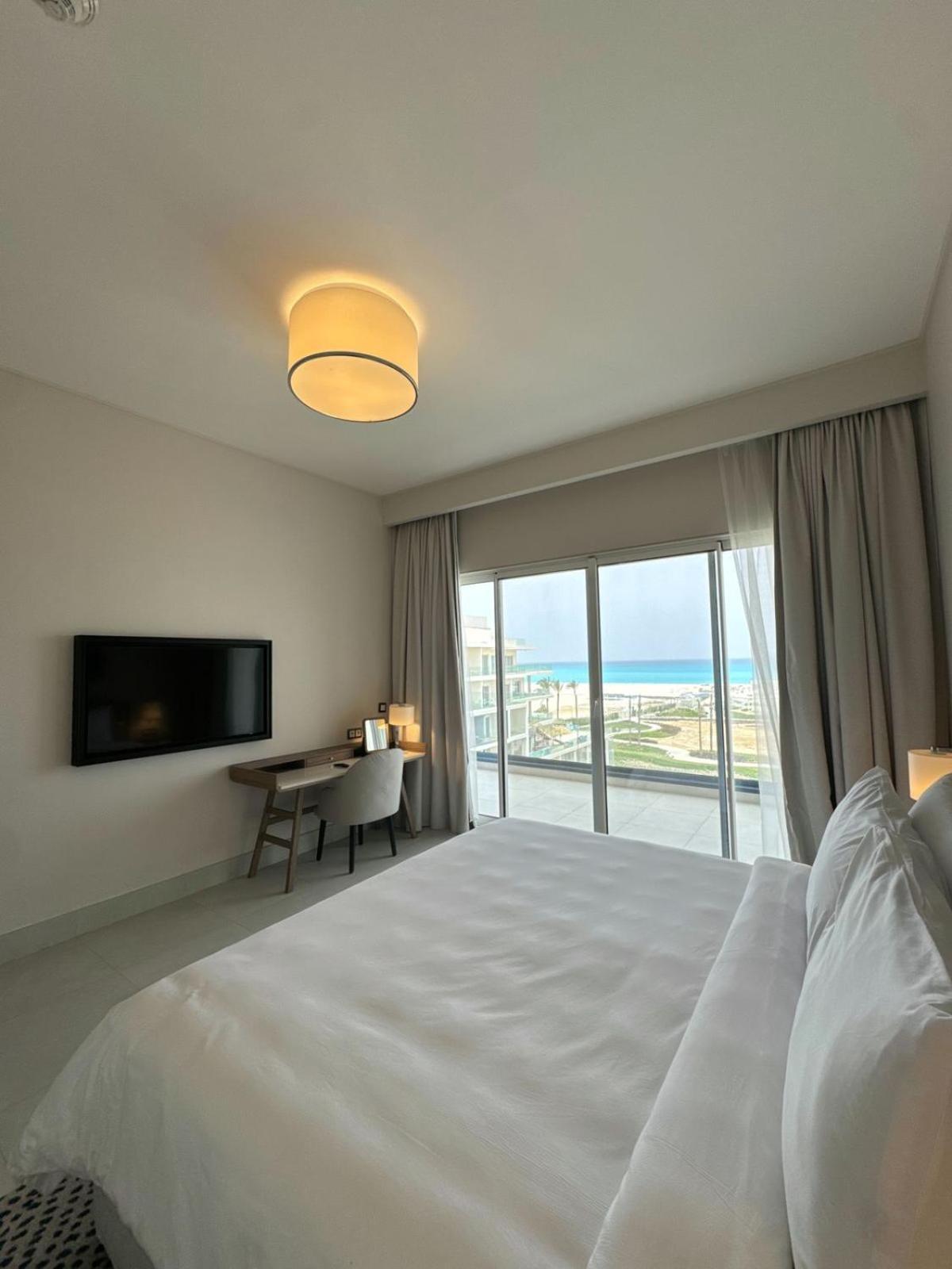 Elegant 2br Seaview