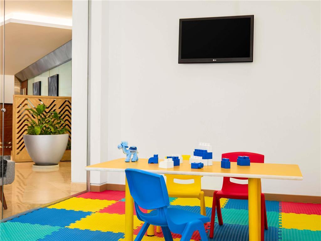 Novotel Airport 4*