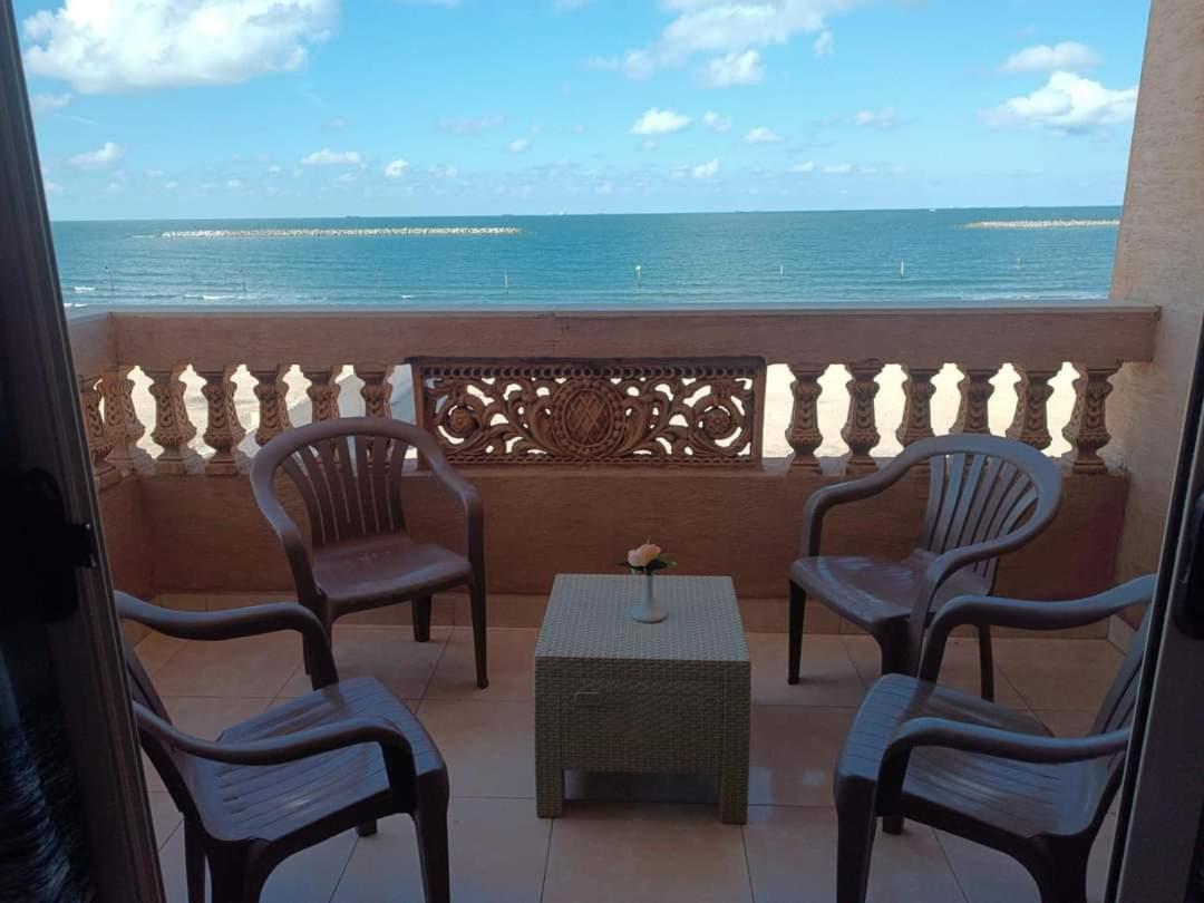 Bar Armed Forces Aparthotel