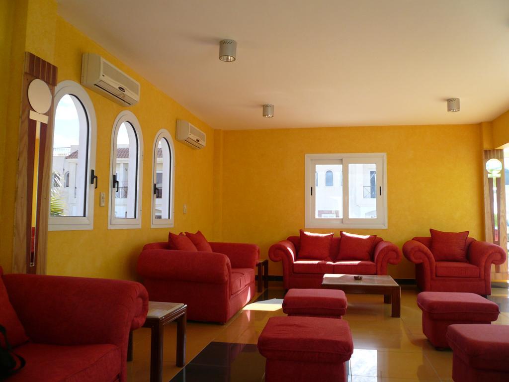 Logaina Aparthotel