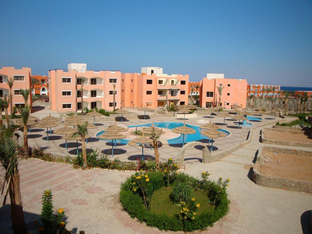 Amwaj Oyoun & Casino Resort