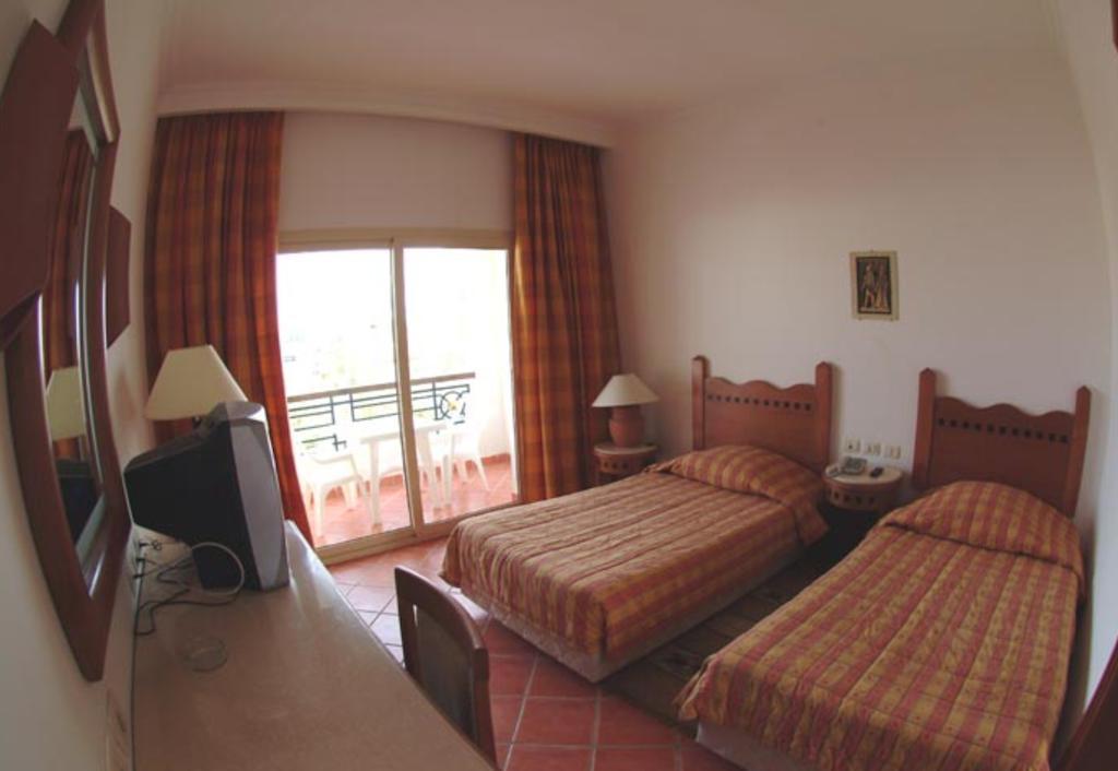 Resort Holiday Service College & Diving