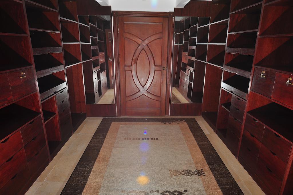 Carlton Luxury