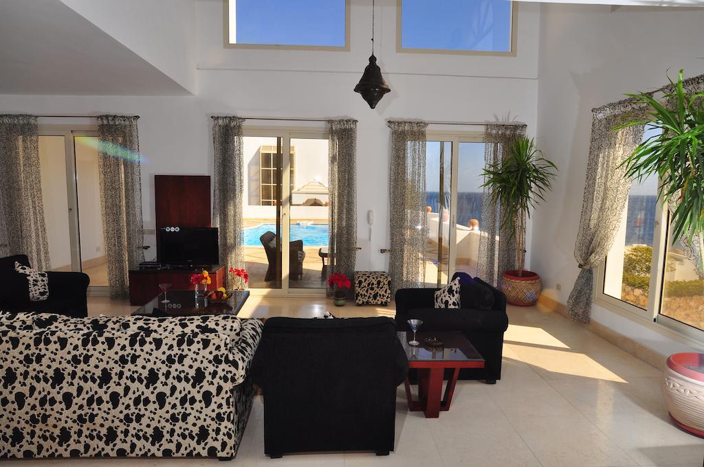 Carlton Luxury