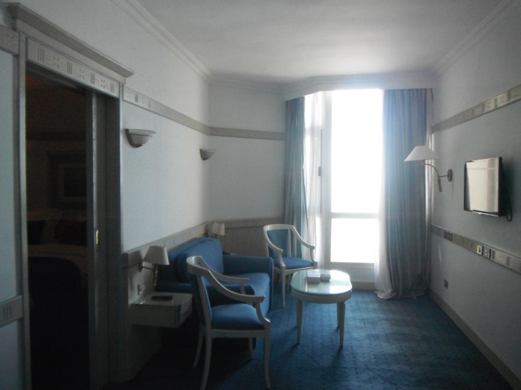 Hotel Romance