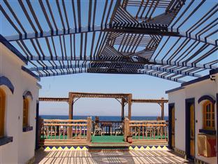 Neptune Hostel *