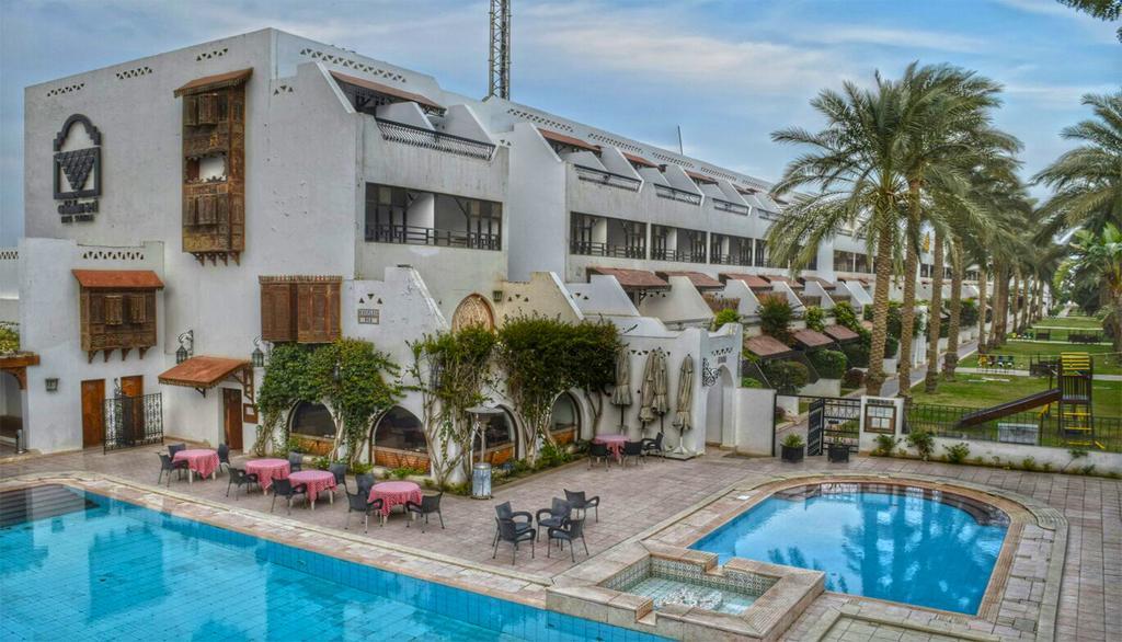 Resort Six Corners Abu Sultan