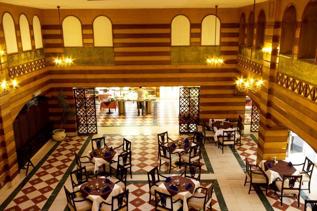 Cataract Pyramids 4* Kafrat al Jabal