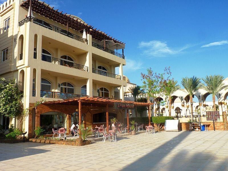 Palm Piazza Apartment *
