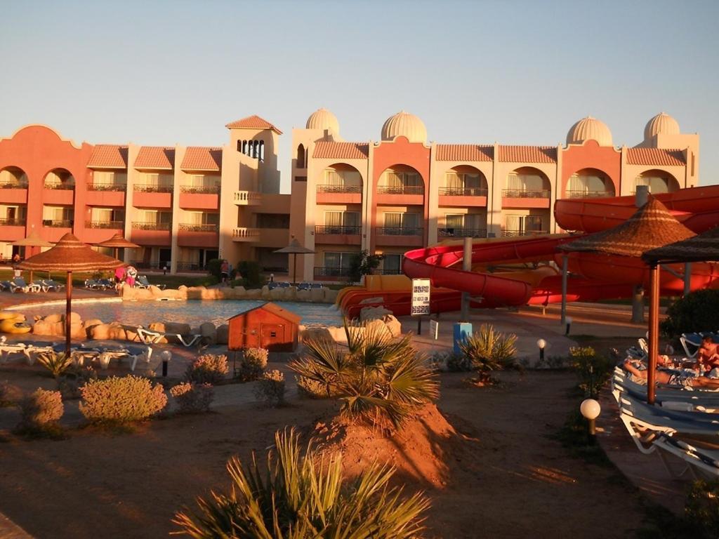 Tirana Aqua Park Resort 4*