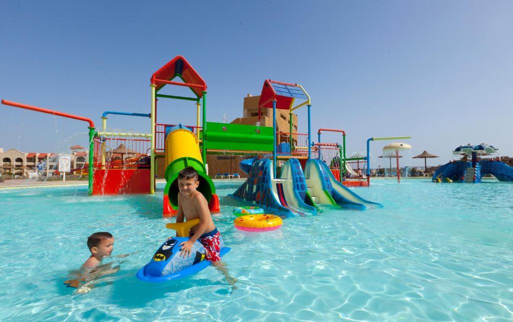 Tirana Aqua Park Resort 4*