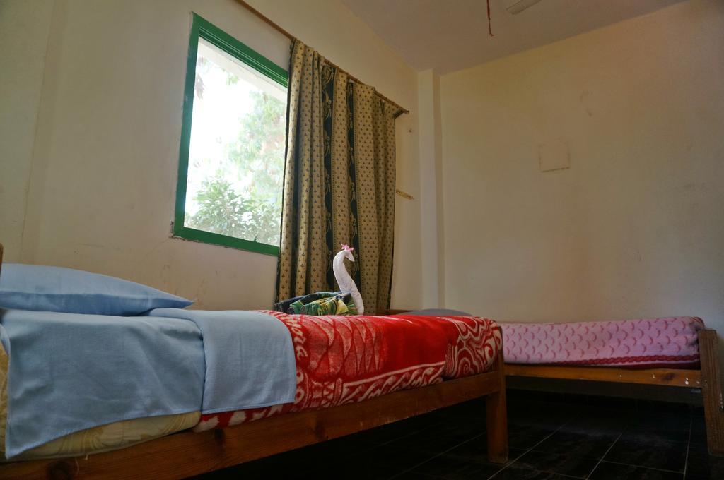 Sea Waves Hostel *
