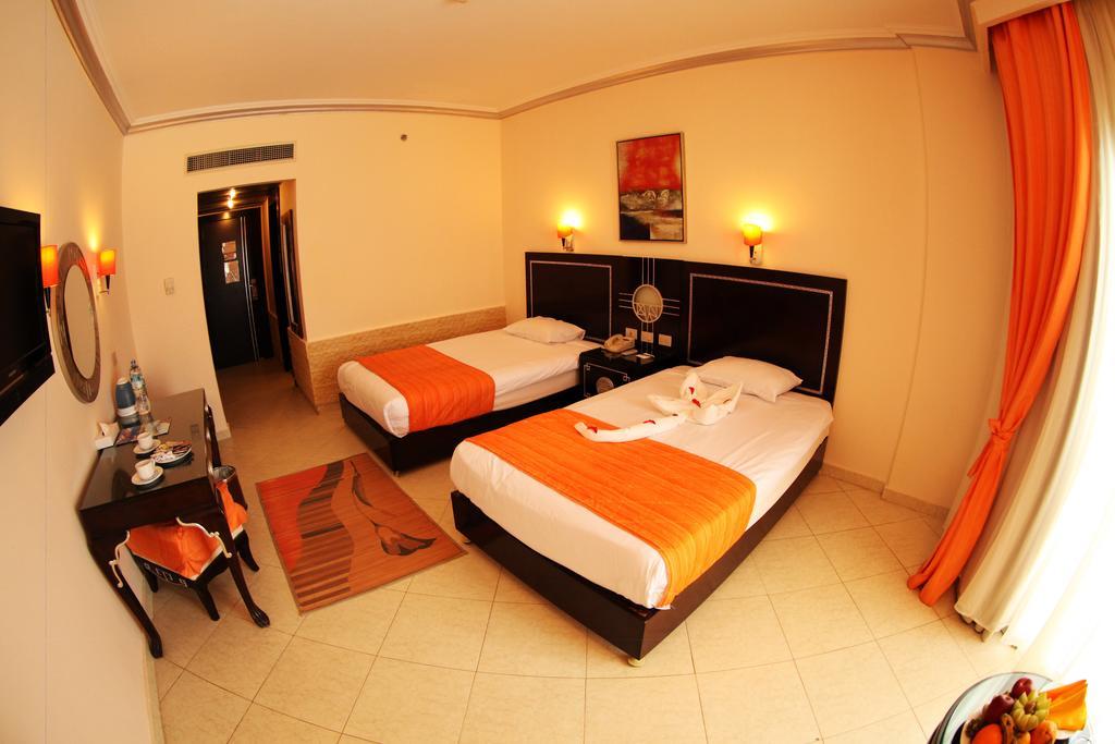 Sphinx Aqua Park Resort 4*