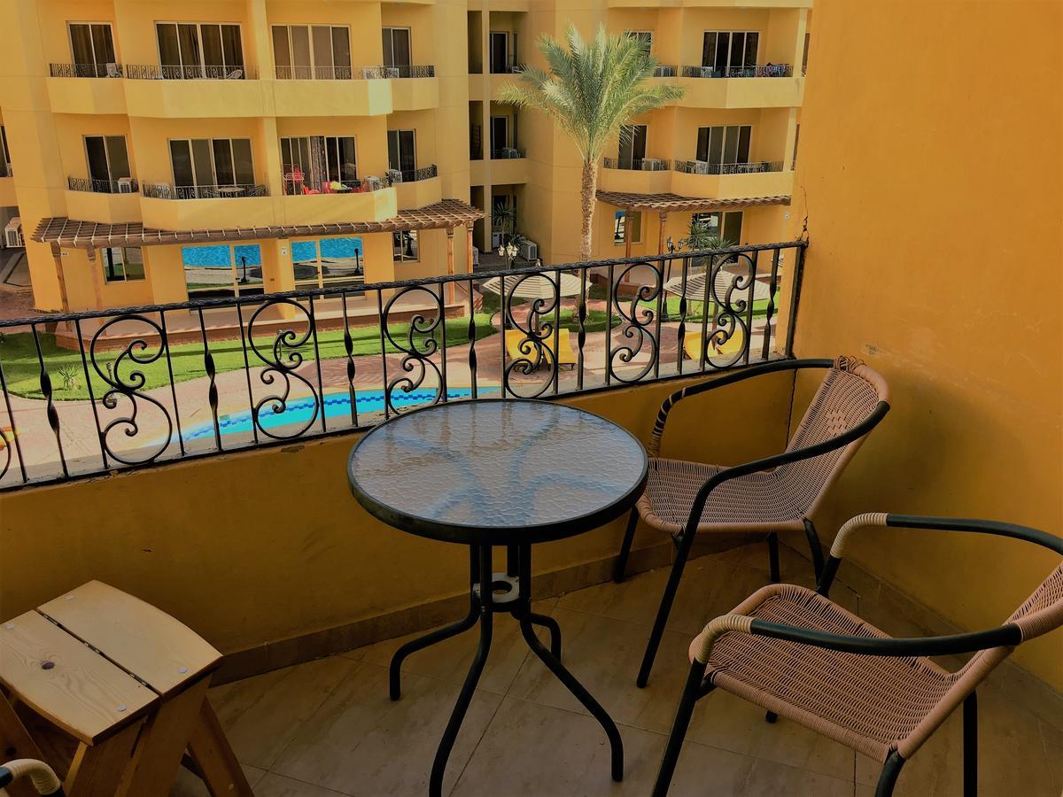 Pool View At British - Unit 13 Daire *