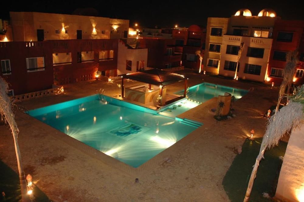 Kamareia & Compound Aparthotel 3*