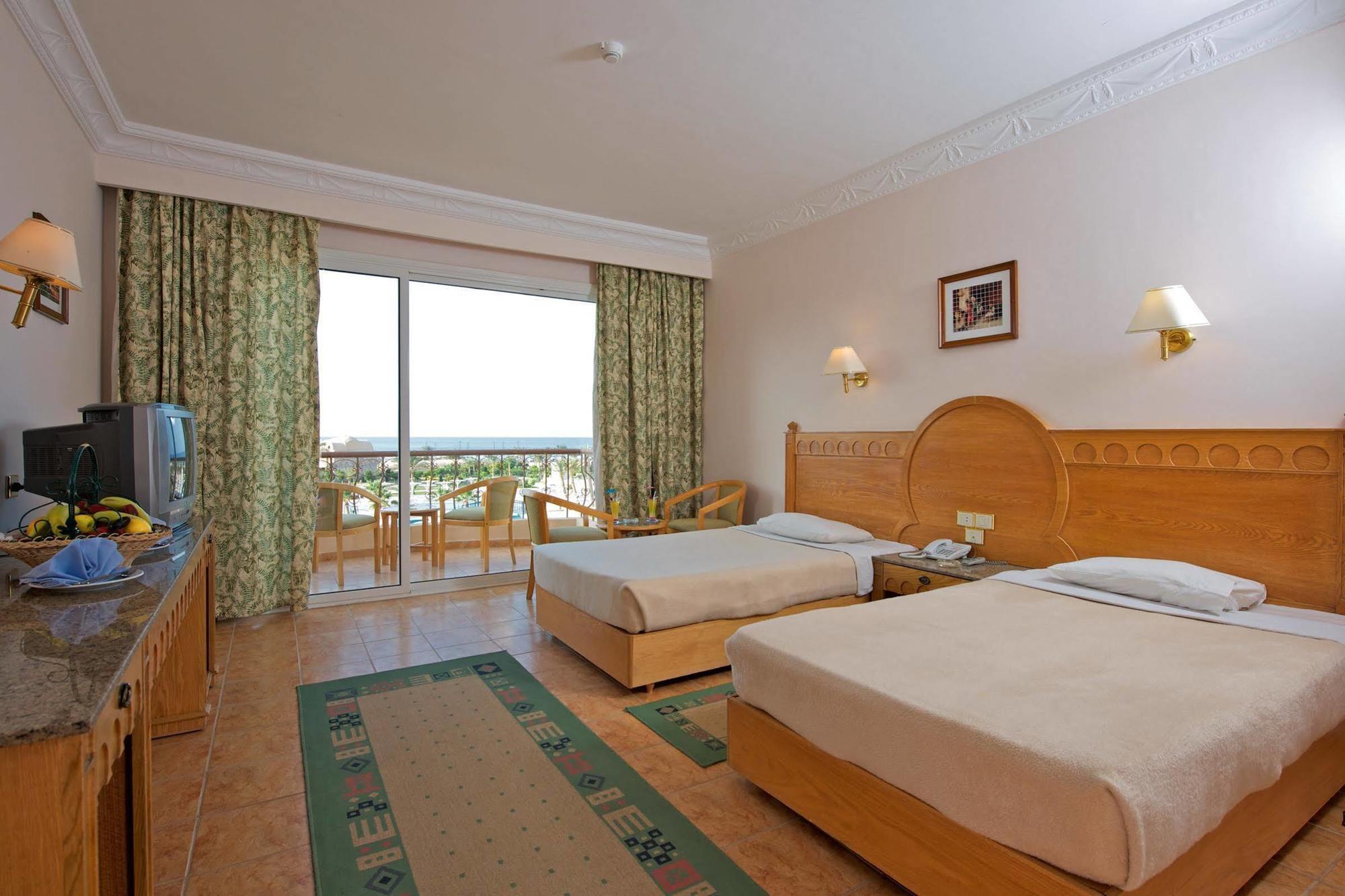 Pensee Royal Garden Resort El Qoseir