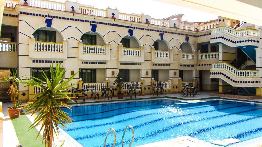 La Reine Resort 2*