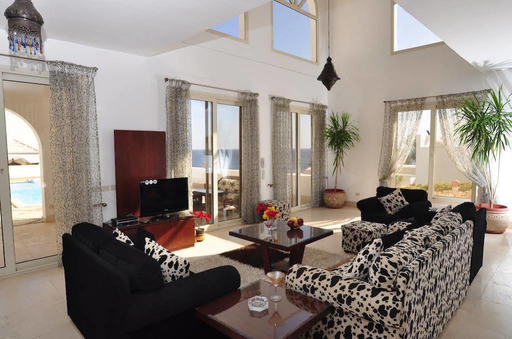 Carlton Luxury