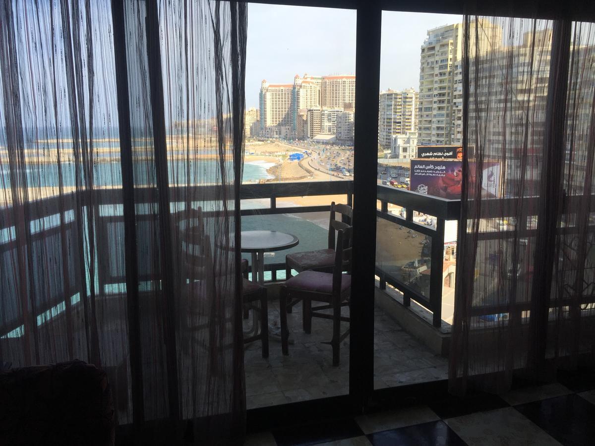 Gleem Seaview 4 *