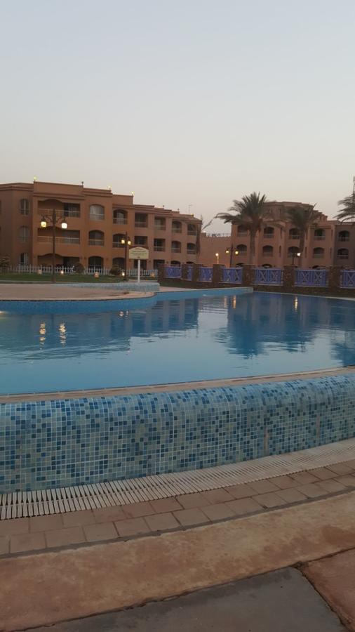 مميز ارضي بحديقة علي حمام السباحة مباشرة بورتو ساوث العين السخنة للعائلات فقط Chalet