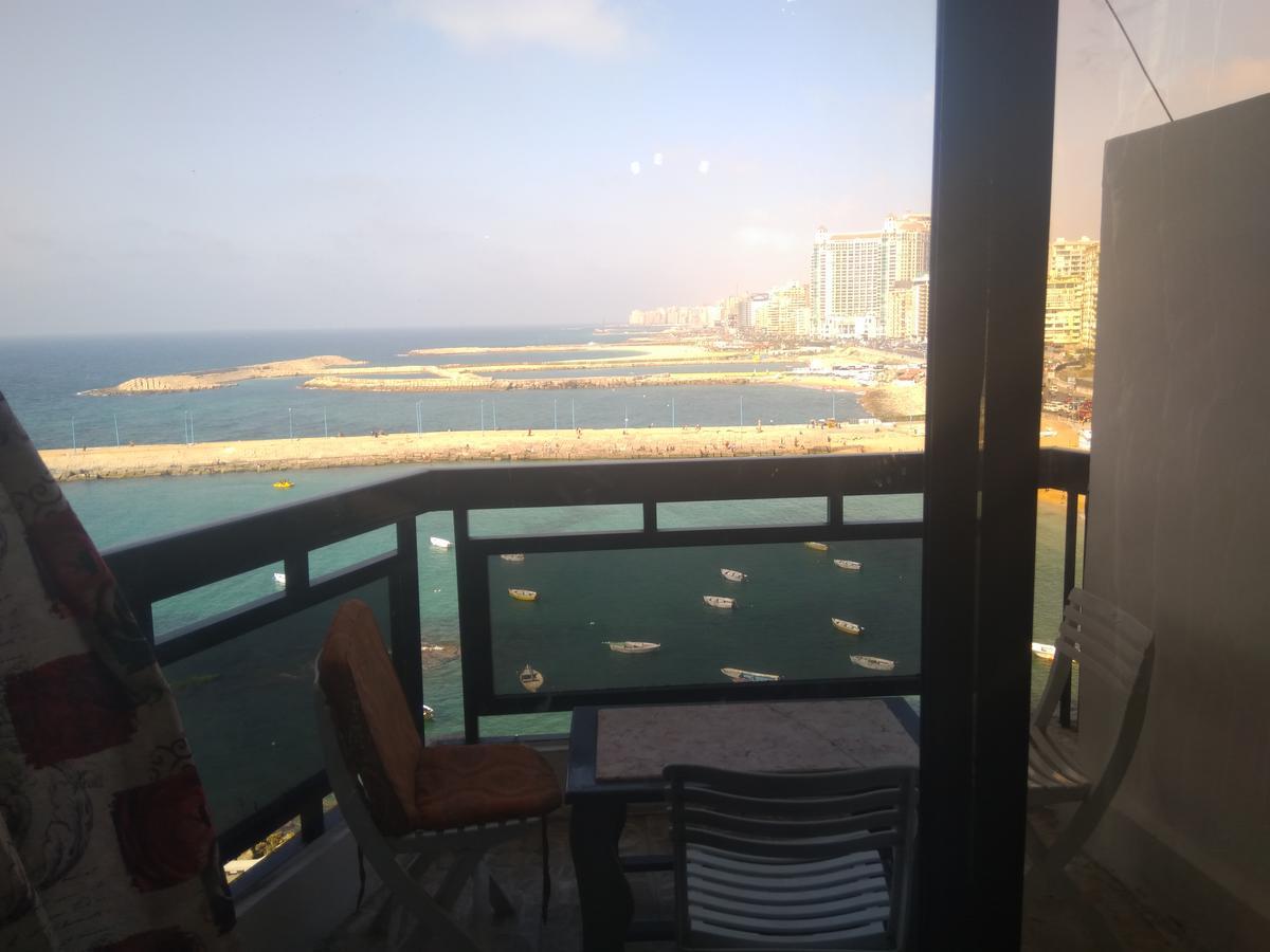 Gleem Seaview 4 *