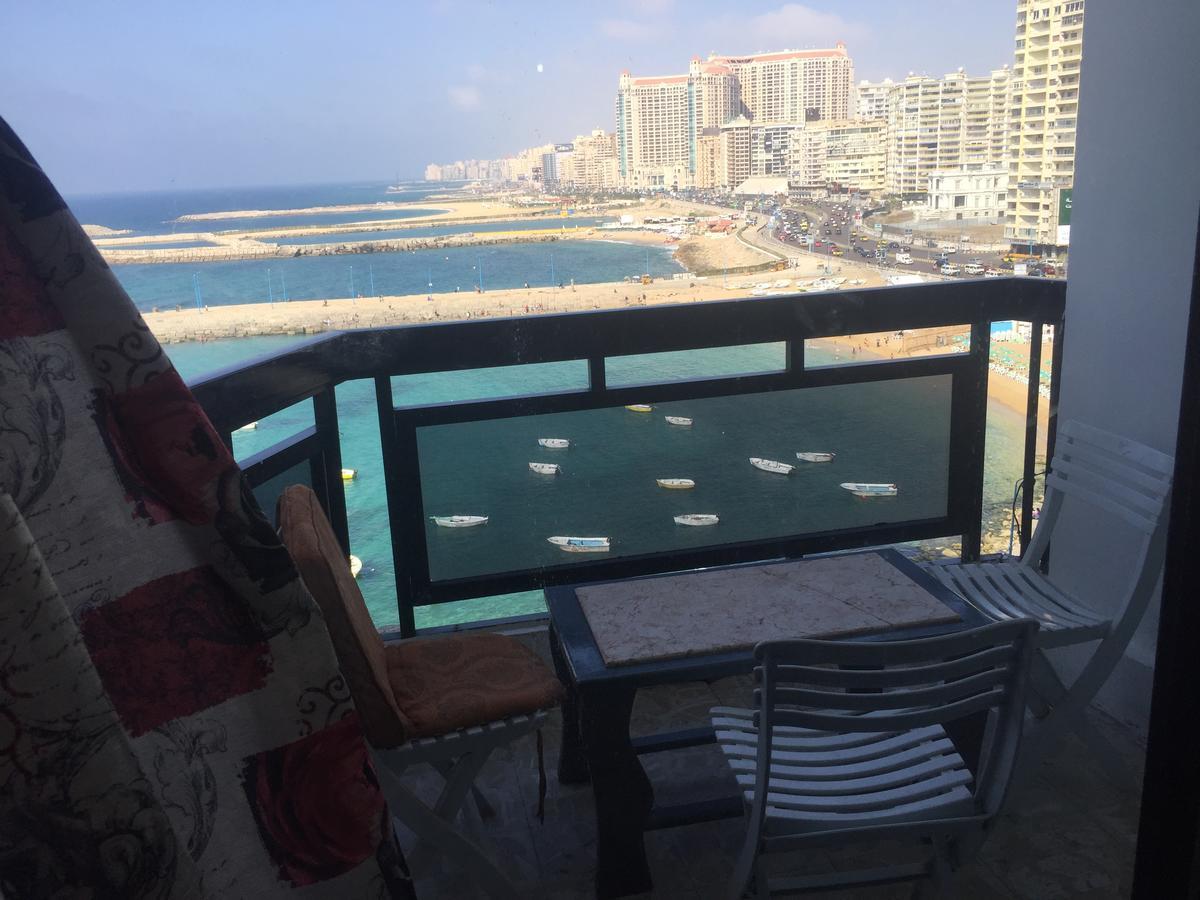 Gleem Seaview 4 *