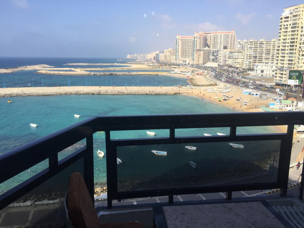 Gleem Seaview 4 *