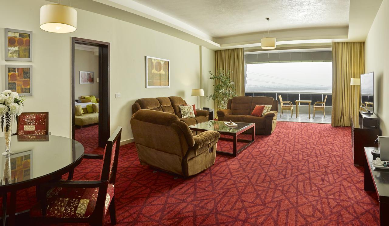 Hotel Radisson Blu & Convention Center, 5*