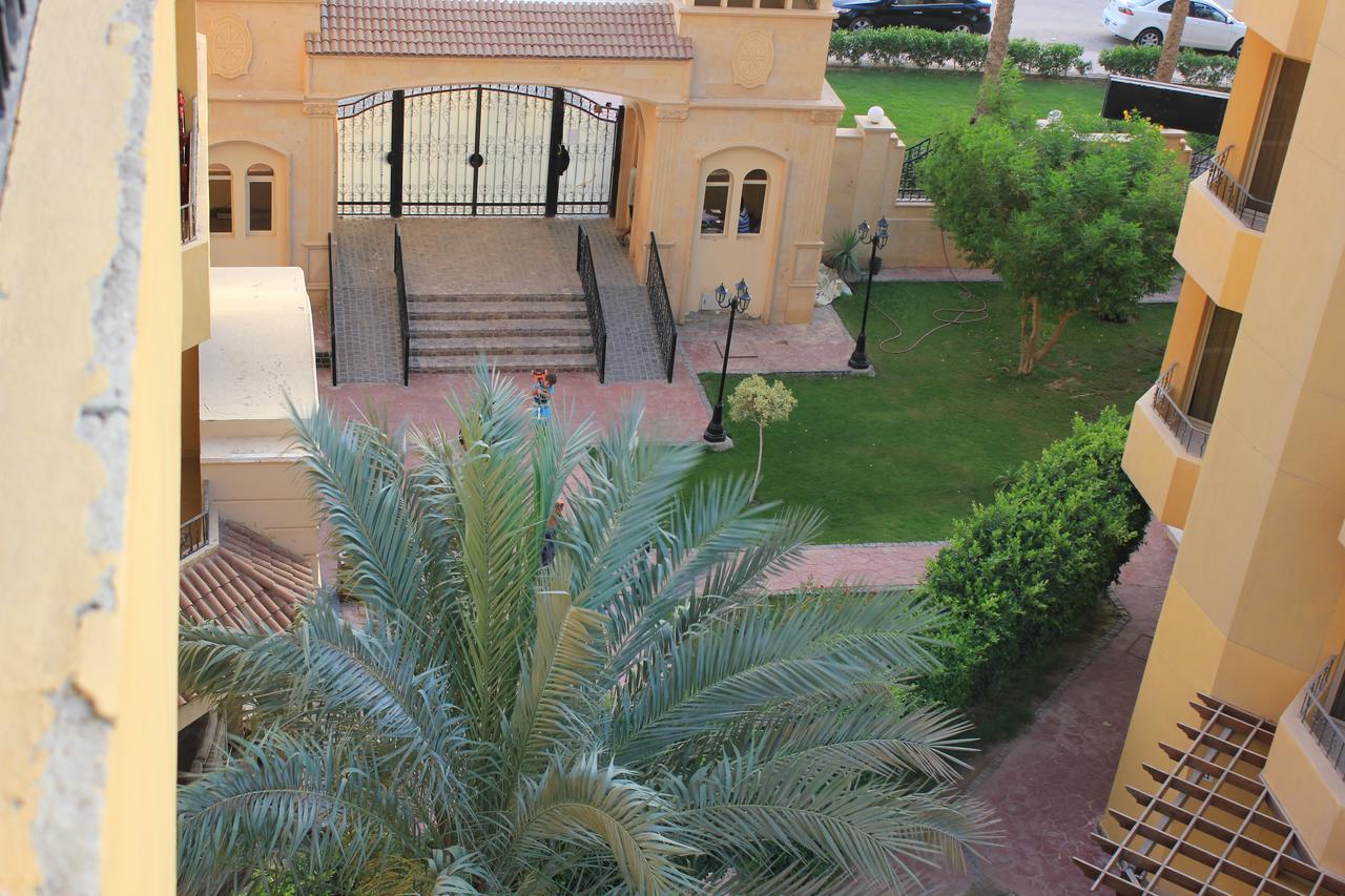 Pool View At British - Unit 02 Daire *