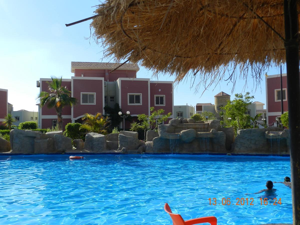 Resort Marseilia 2 Families Only *