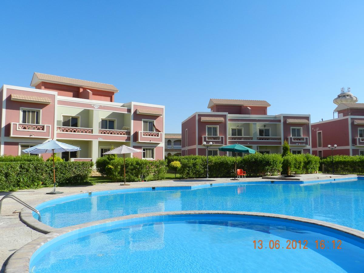 Resort Marseilia 2 Families Only