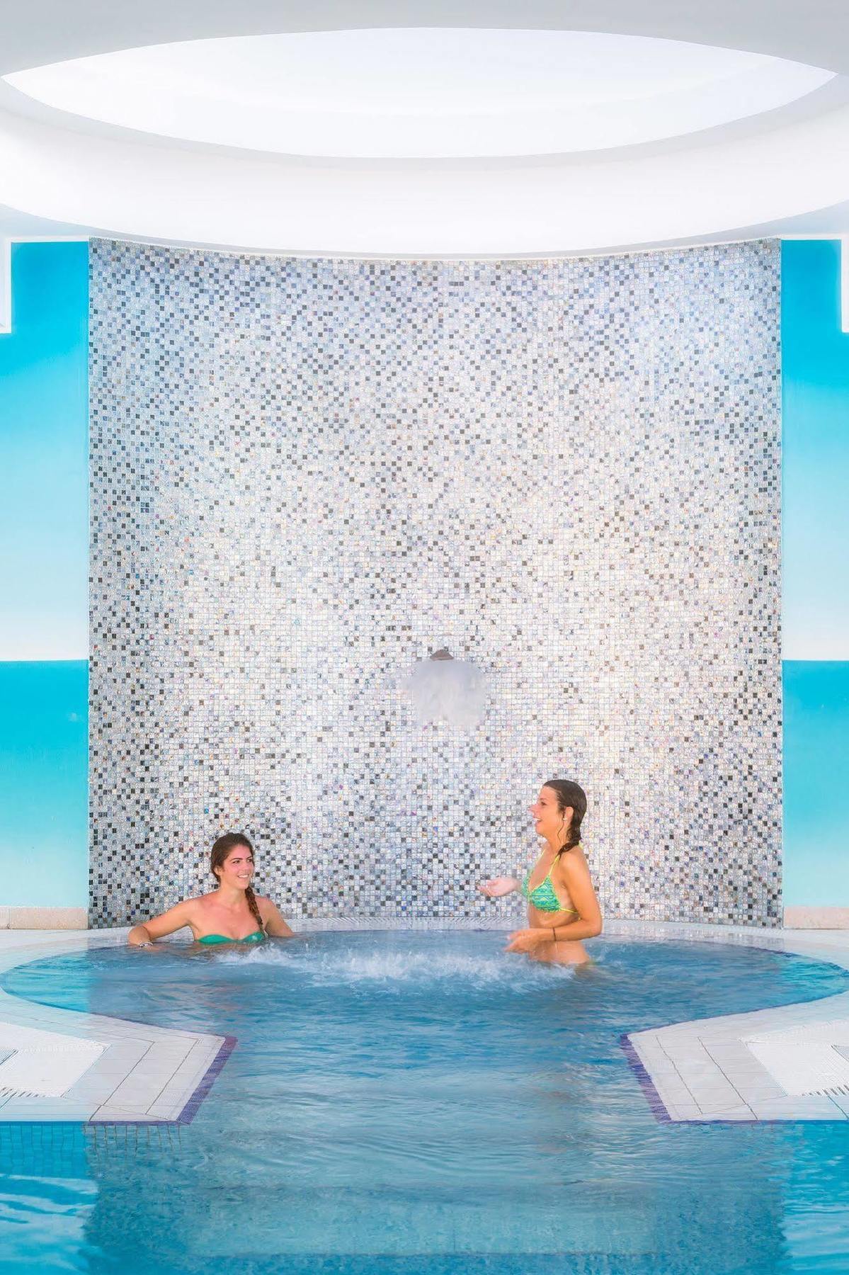 Aparthotel Caesar Bay Residences 5*