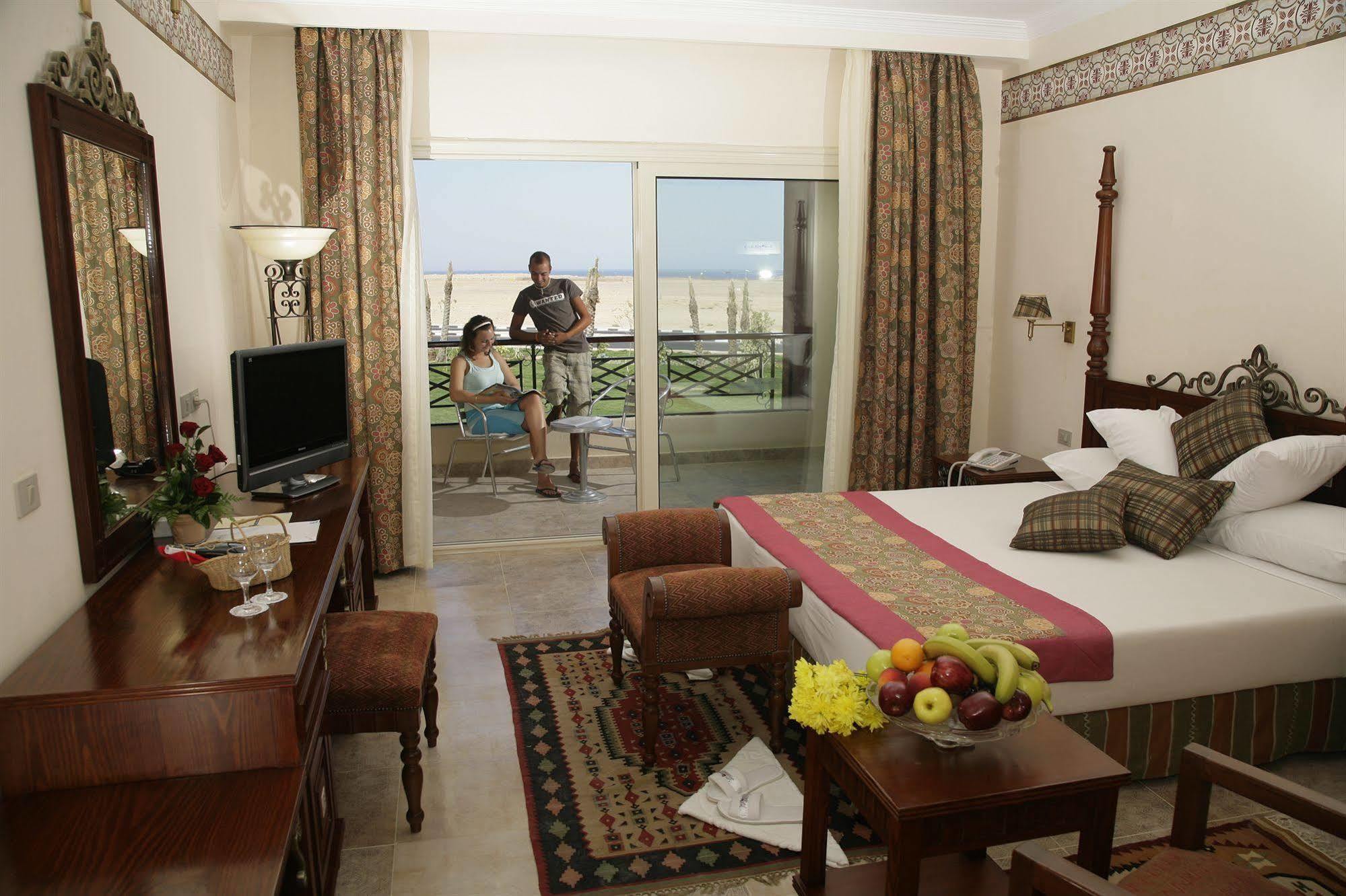 Tirana Aqua Park Resort 4*