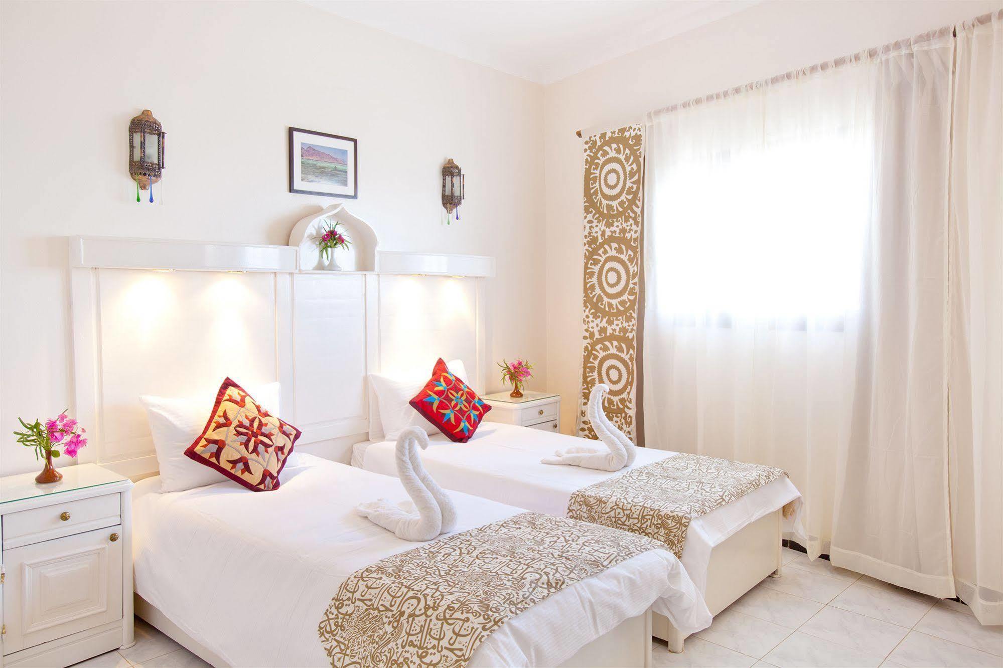 Coral Coast Resort 3*