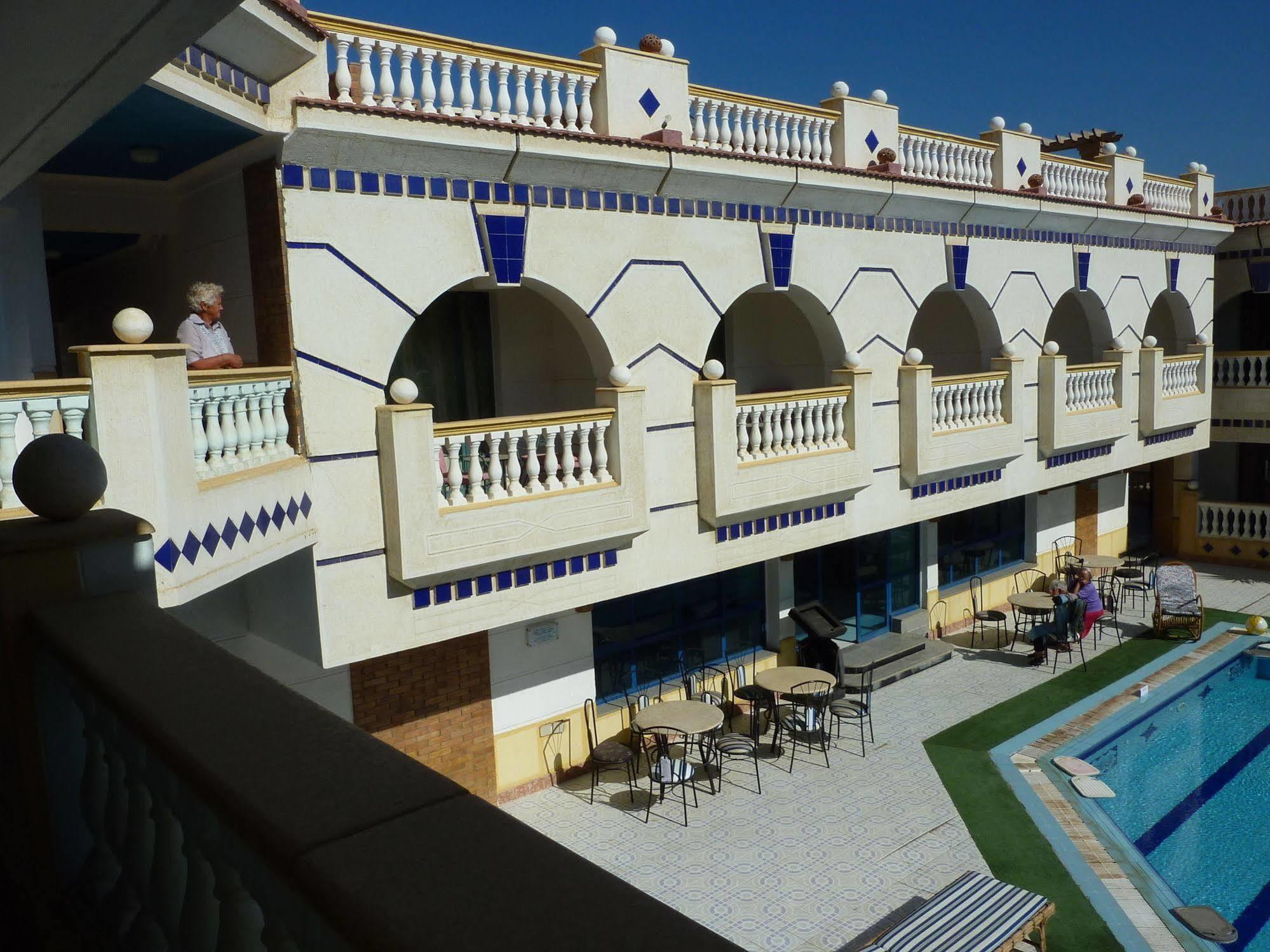 La Reine Resort 2*