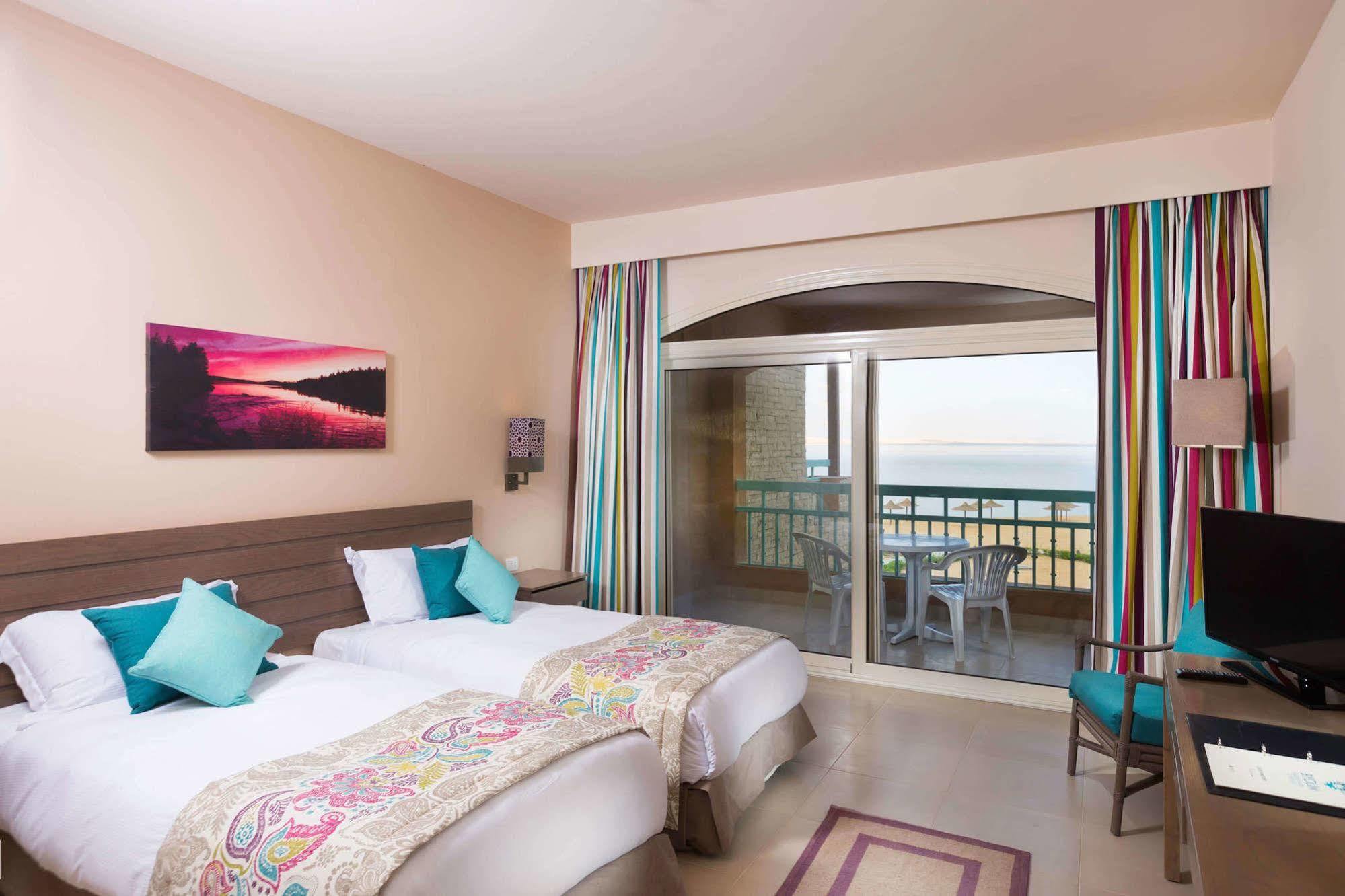 Byoum Lakeside 3*