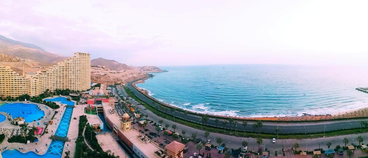 At Porto Sokhna Pyramids - Chalet *