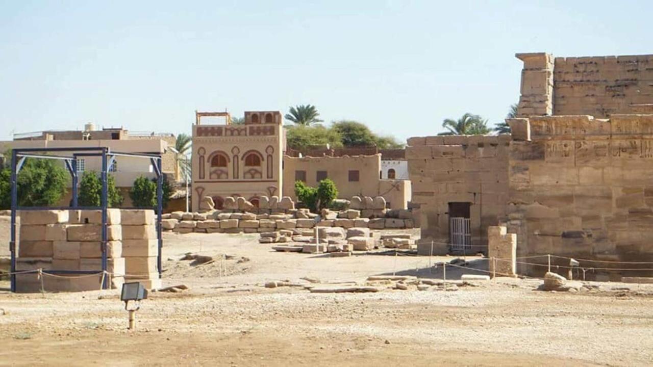 Shahhat House *