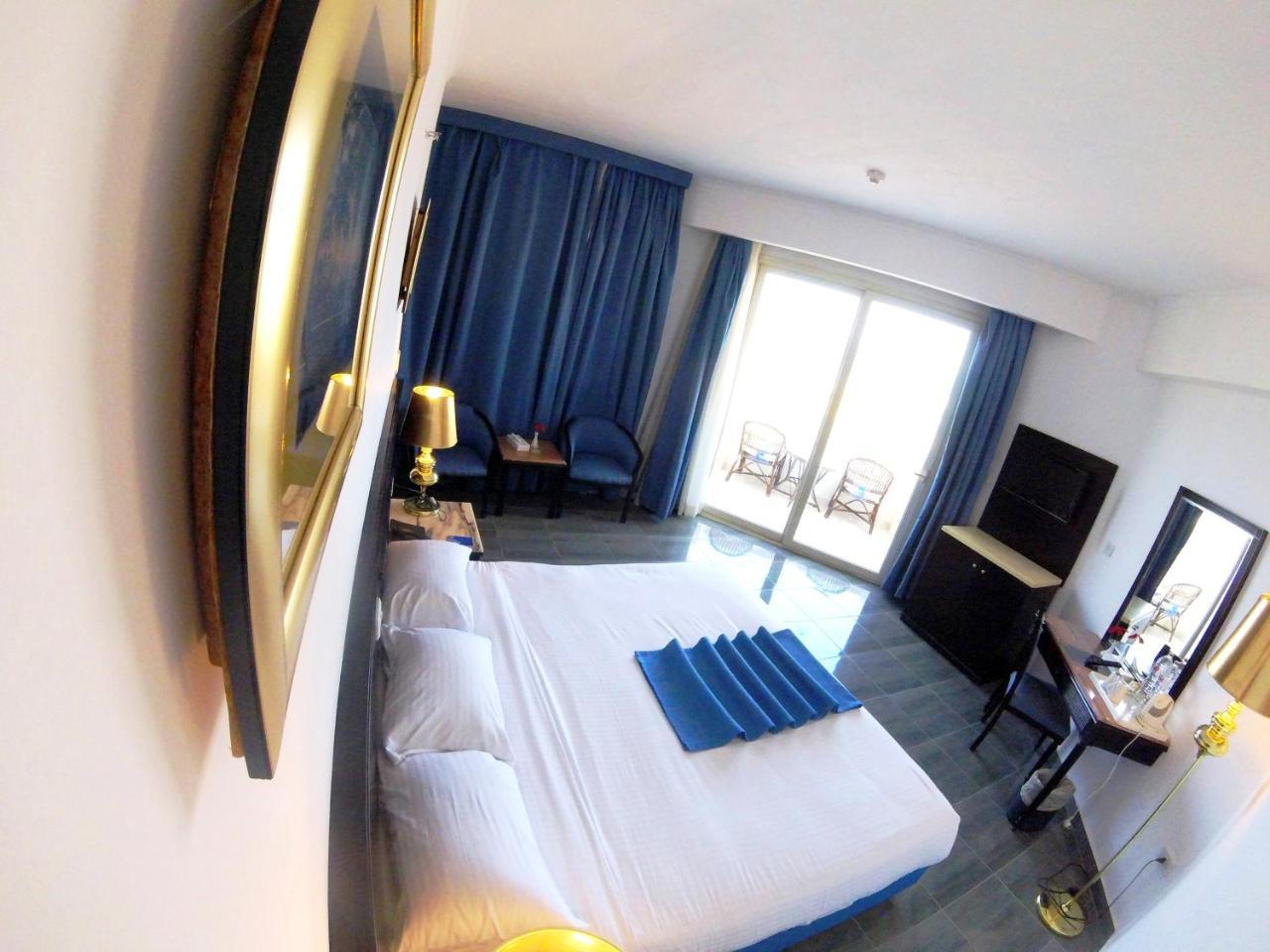 Emerald Aqua Park City Resort 5*