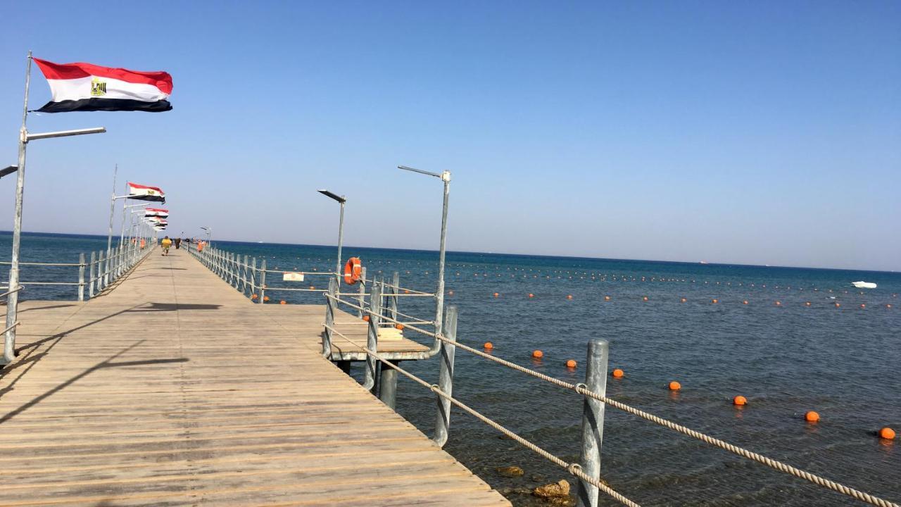 Chalet شاليهات عائلية صف اول علي البحر مباشرة بورتو ساوث - العين السخنة *